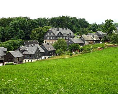 Unsere ehemalige alte Schule in Schmiedebach bei Lehesten