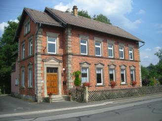 Unsere alte Dorfschule im schönen Welitsch bei Kronach, 2013